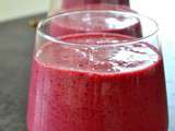 Smoothie aux fruits rouges et lait de coco