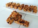 Barres de céréales aux flocons d'avoine, fruits rouges et amandes (Cereal bars with oats, almonds and red fruit)