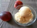 Glace aux nectarines jaunes sans sorbetière (Ice creamwith yellow nectarine without ice cream maker)