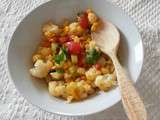 Salade composée de chou-fleur, olives, concombre, maïs et tomates au curry (Mixed salad with cauliflower, olives, cucumber, corn and tomato curry