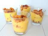 Verrines de lemon curd (crème de citron) au crumble (Small glasses of lemon curd with crumble)