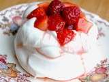 Pavlova aux fraises et aux framboises