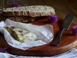 Chive blossom butter // Beurre aux fleurs de ciboulette