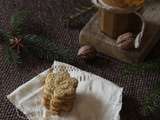 Spiced butter cookies with walnut praliné // Sablés pain d'épices fourrés au praliné de noix