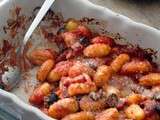 A men in my kitchen : gratin de gnocchi, sauce tomate au chorizo et olives