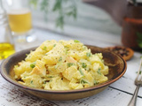 Cette salade de pommes de terre fait l’unanimité à chaque fois (et elle est ultra simple à préparer)