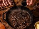 Déglacer au vinaigre : la technique pour transformer vos sucs en sauces gastronomiques