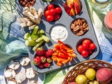 “Je me régale sans culpabiliser” : 14 recettes d’apéritif healthy à tester d’urgence cet été