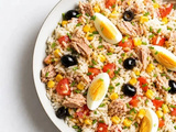 Salade de riz au thon en 25 min : riz ferme, thon égoutté et légumes croquants