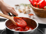 Stop au sucre dans la sauce tomate : cet ingrédient permet d’enlever l’acidité (et vous l’avez déjà chez vous)