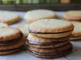 Biscuits sablés fourrés au chocolat