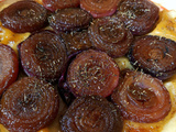 Tarte tatin d’oignons rouges