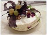 Brie farci au mascarpone, cranberries, noix, raisin blanc et roquette.....et macarons de la St Valentin