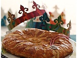 Galette des rois frangipane et pâte feuilletée  faite maison  artfun avec ses couronnes et ses galettes