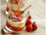 Verrine compotée de tomates, mousse de fromage frais, basilic et chiffonade de jambon cru