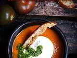 Soupe de tomate, parmesan et croutons de pain