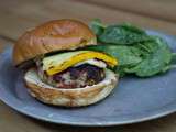 Burgers de dinde au fromage halloumi et courgettes grillés