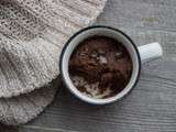 Gâteau au chocolat dans une tasse