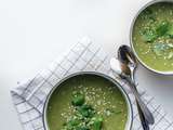 Potage aux courgettes, aux épinards et aux olives vertes