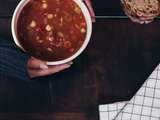 Soupe aux tomates, aux pâtes coquilles et aux lentilles