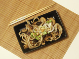 Nouilles udon épicées aux shiitake et noix de cajou