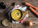 Velouté de courge butternut et carottes au beurre de cacahuètes et lait de coco