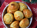 Gougères au magret de canard et noisettes