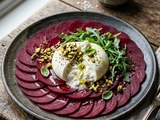 Carpaccio de betterave burrata et pistaches : la recette inratable en 15 mn