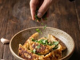 Gyozas au porc maison : La méthode infaillible pour maîtriser le pliage et la cuisson parfaite