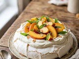 Pavlova aux pêches et verveine : le dessert nuage qui va faire sensation sur votre table