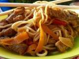 Wok de spaghettis de légumes et lanières de boeuf, nouilles sautées (Cyril Lignac)