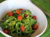 Tagliatelles sauce aux épinards frais et tomates cerises caramélisées