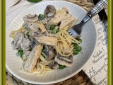 Spaghettis aux petits pois, poulet et crème de champignons