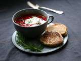 Borscht russe et petites crêpes de seigle