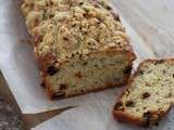 Cake crumble aux poires , noisettes et raisins secs