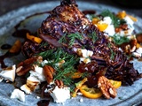 Chou rouge rôti au four feta, noix de pécan et kumquat