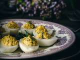 Oeufs mimosa au curry et aux herbes