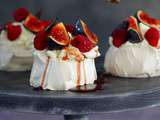 Pavlova aux figues et aux framboises sirop de grenade