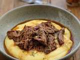 Polenta crémeuse , ragout de boeuf , fromage râpé Parmigiano Regiano Galbani