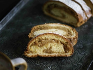 Stollen à la pâte d'amandes et aux fruits secs