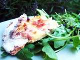 Flammekueche... La douceur d'une tarte flambée sur un lit de roquette