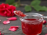 Confiture de rose : tradition parfumée, secrets de préparation et idées gourmandes