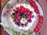 Pavlova à la framboise et ses fruits rouges