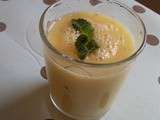 Smoothie banane, pomme et menthe