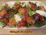 Salade melon, jambon cru, tomates cerise et fromage de chèvre