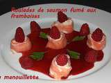 Roulades de saumon fumé sur coulis de framboises