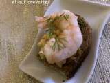 SmØrrebrØd aux oeufs brouillés et aux crevettes