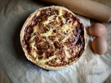 Quiche au bleu, aux oignons rouges et aux lardons