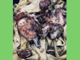 Pâtes au pesto, poulet à l’ail et au romarin
