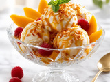 Coupelle Elégante de Glace Caramel et Fruits Frais